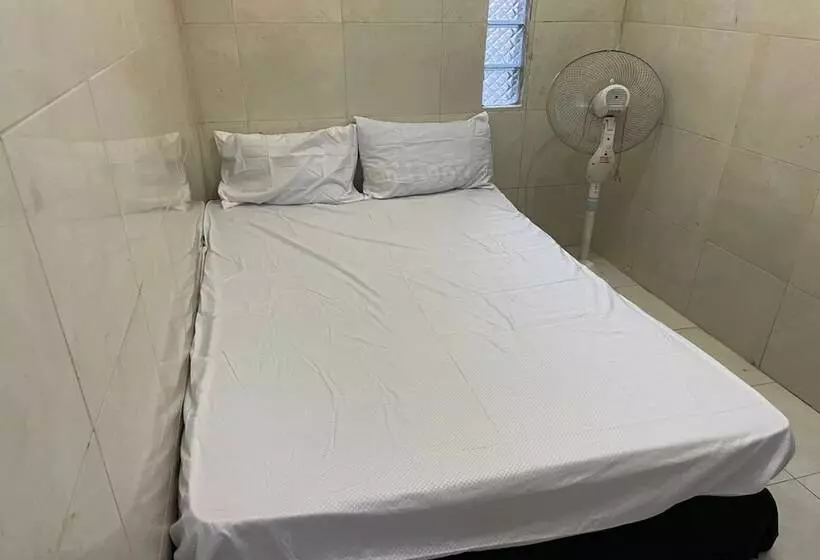 Hotelli Spot On 93755 Siwalanpanji Homestay Syariah