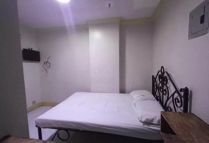 Oyo 1066 Dorotello Apartelle