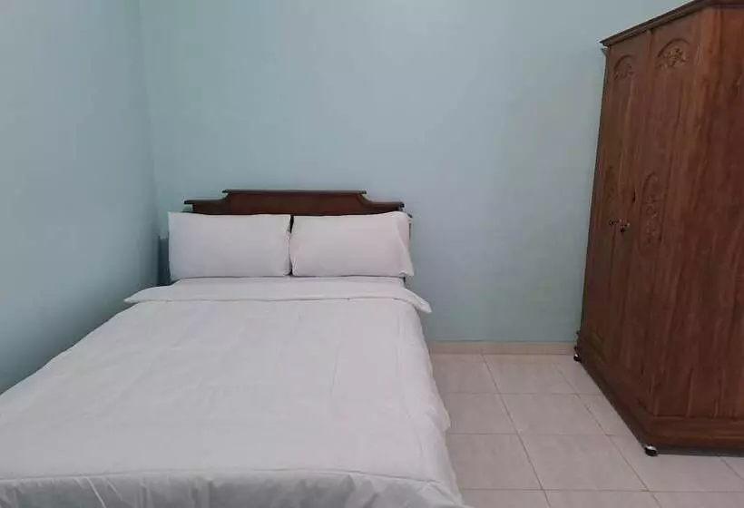 هتل Oyo 93695 Guest House Riharti Syariah