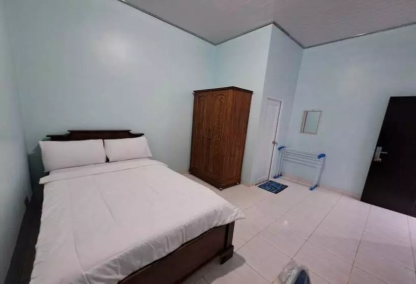 هتل Oyo 93695 Guest House Riharti Syariah
