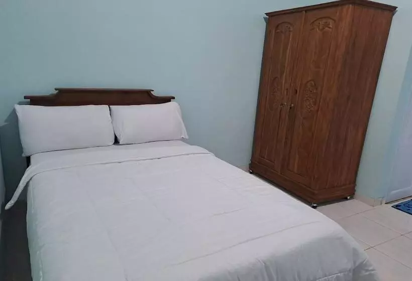 هتل Oyo 93695 Guest House Riharti Syariah