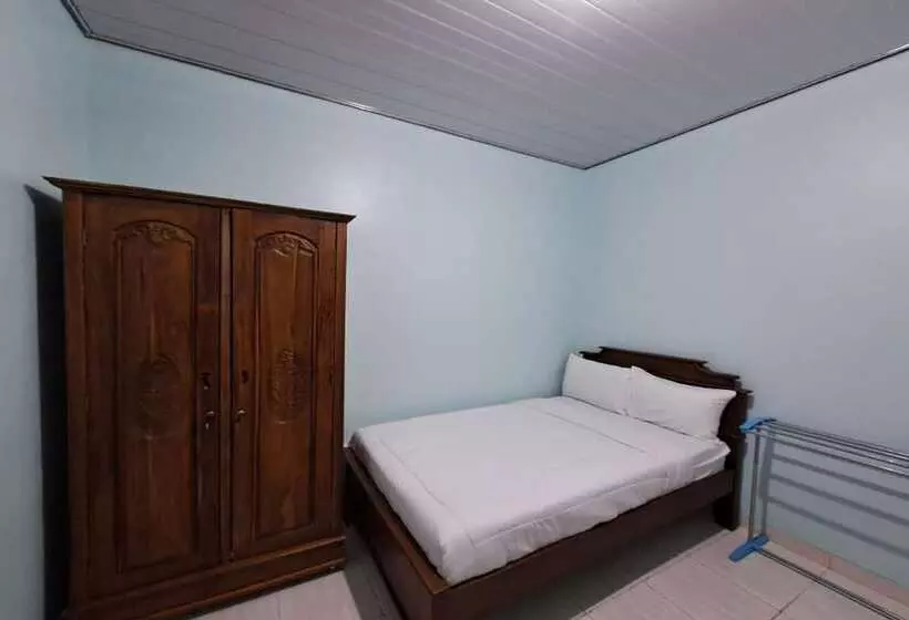 هتل Oyo 93695 Guest House Riharti Syariah