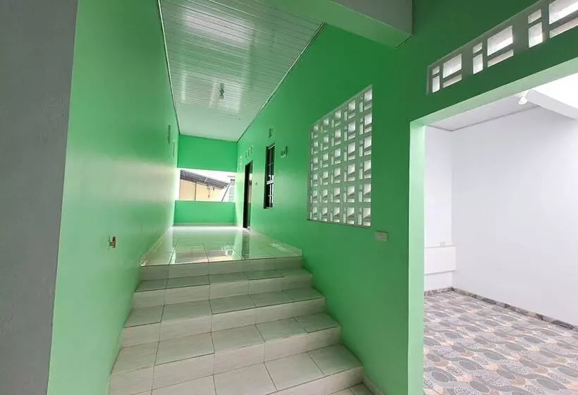 هتل Oyo 93695 Guest House Riharti Syariah