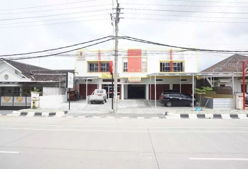 هتل Oyo 93695 Guest House Riharti Syariah