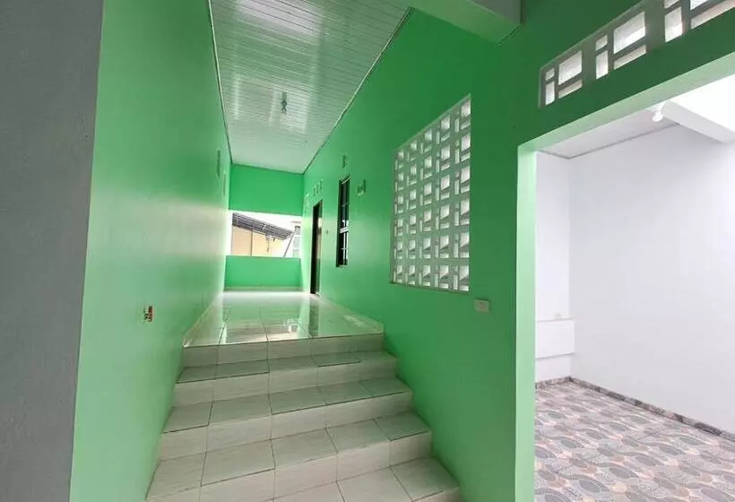 هتل Oyo 93695 Guest House Riharti Syariah