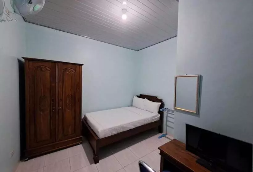 هتل Oyo 93695 Guest House Riharti Syariah