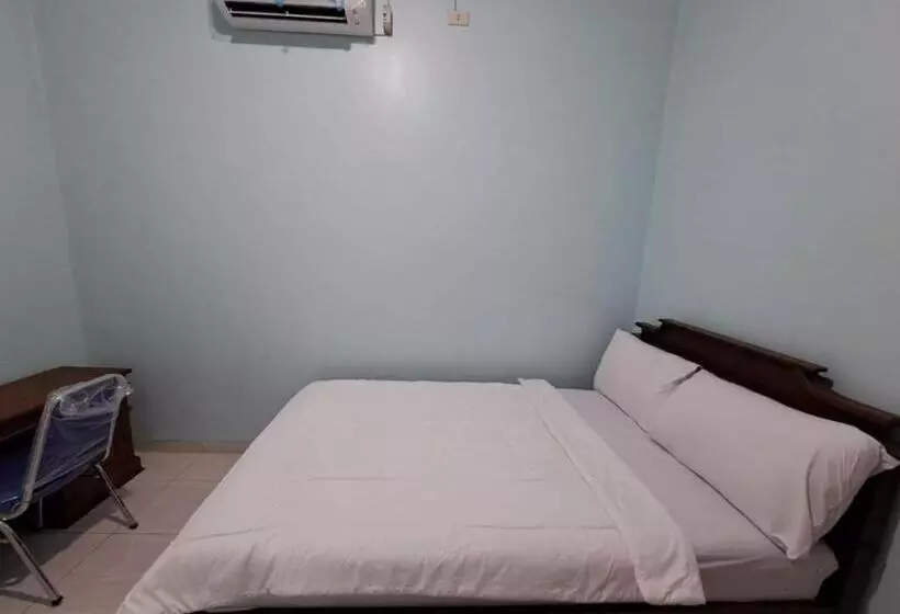 هتل Oyo 93695 Guest House Riharti Syariah