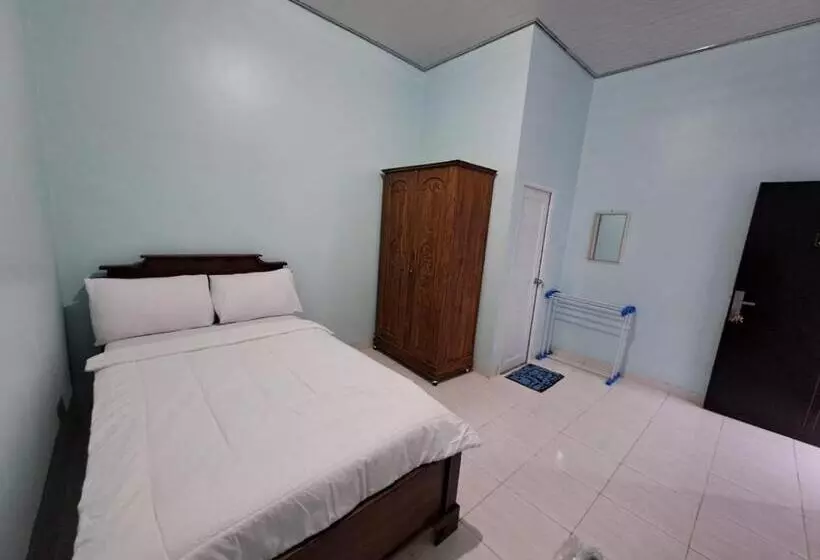 هتل Oyo 93695 Guest House Riharti Syariah