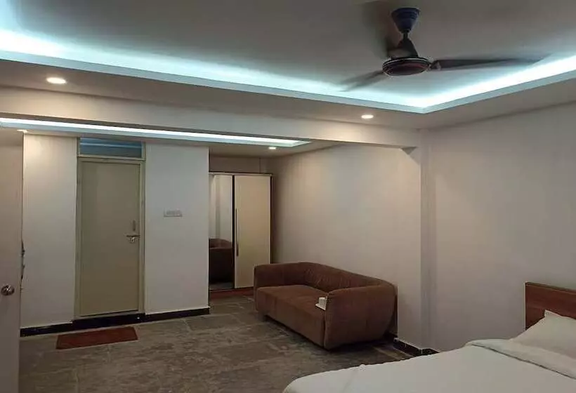 Hotelli Aaditya Greens Near Nelaguli Panchyat Office