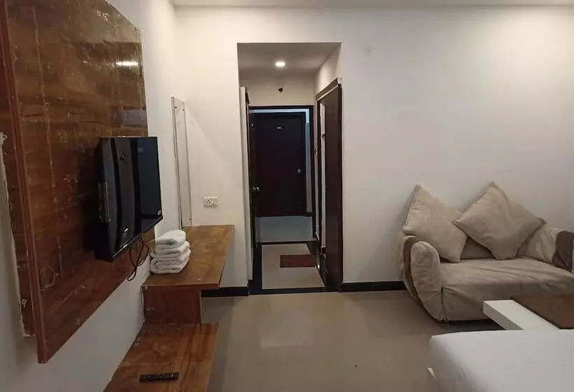 Hotelli Aaditya Greens Near Nelaguli Panchyat Office