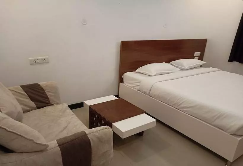 Hotelli Aaditya Greens Near Nelaguli Panchyat Office