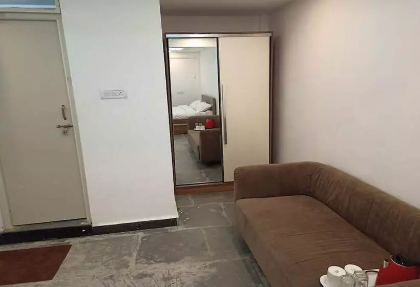 Hotelli Aaditya Greens Near Nelaguli Panchyat Office