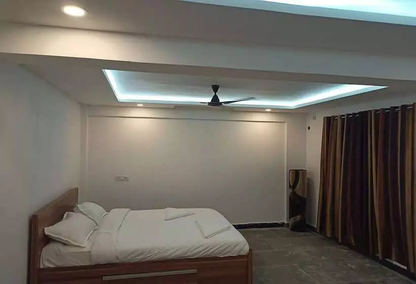 Hotelli Aaditya Greens Near Nelaguli Panchyat Office