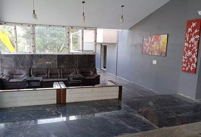 Hotelli Aaditya Greens Near Nelaguli Panchyat Office