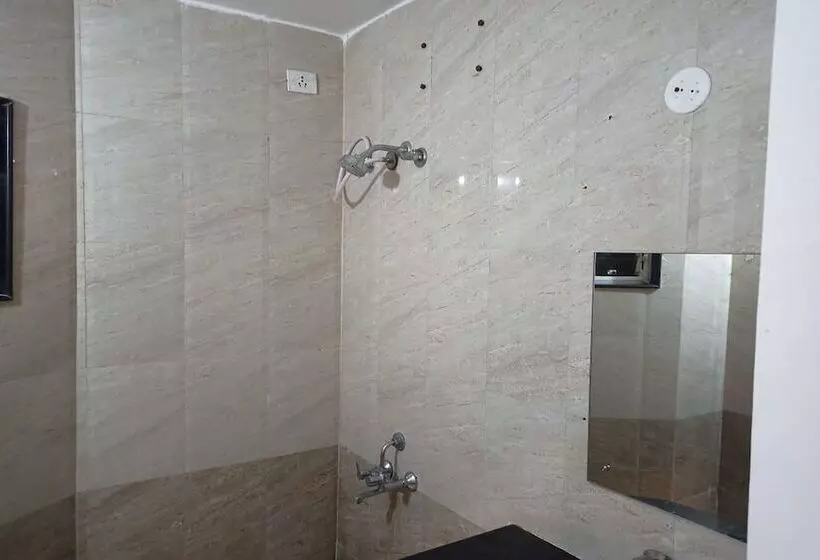 Hotelli Aaditya Greens Near Nelaguli Panchyat Office