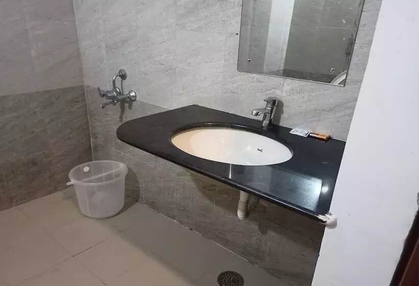 Hotelli Aaditya Greens Near Nelaguli Panchyat Office