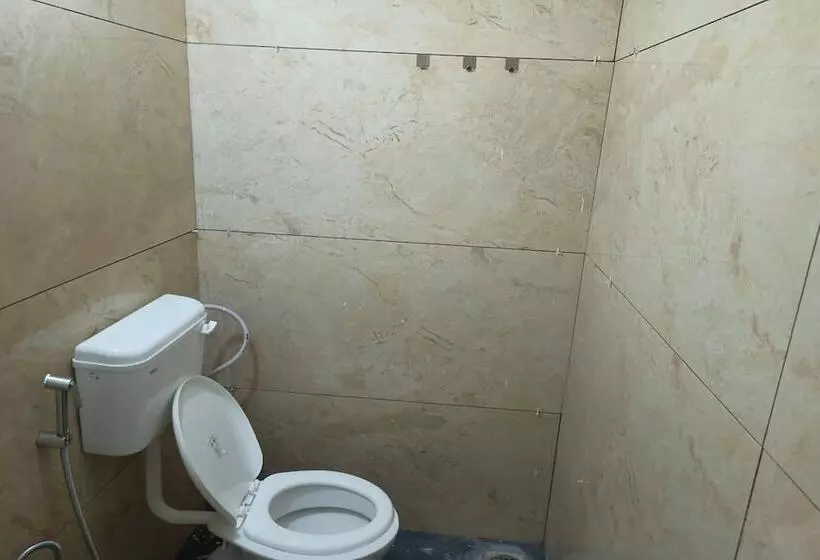 Hotelli Aaditya Greens Near Nelaguli Panchyat Office