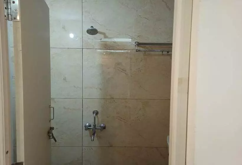 Hotelli Aaditya Greens Near Nelaguli Panchyat Office