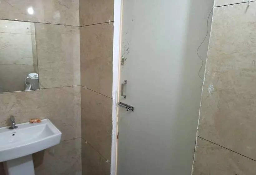 Hotelli Aaditya Greens Near Nelaguli Panchyat Office