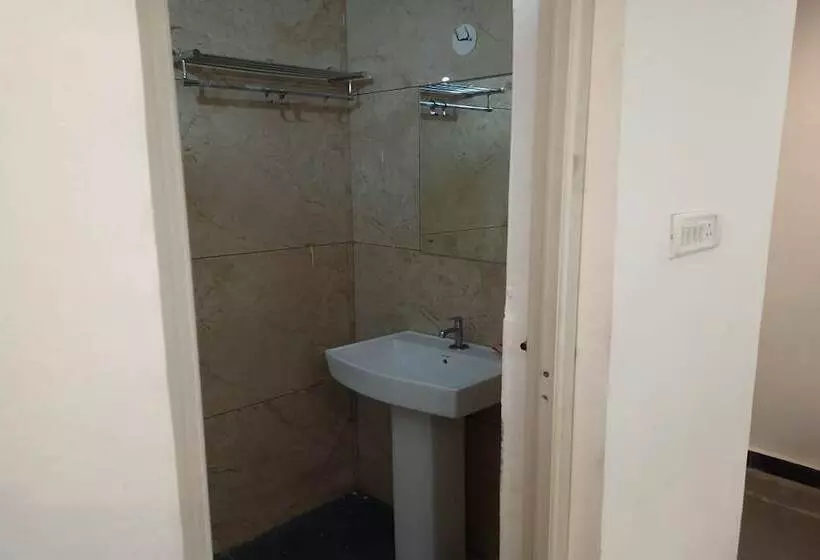 Hotelli Aaditya Greens Near Nelaguli Panchyat Office