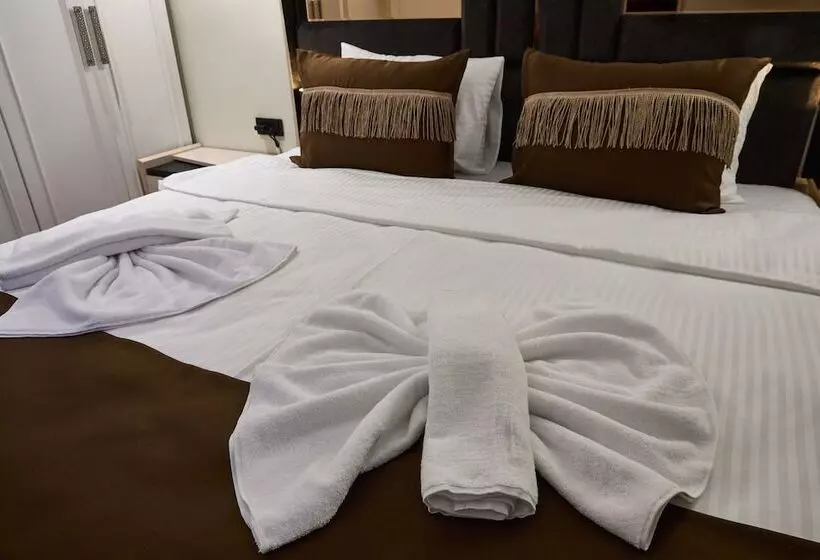 هتل By Aydın Suites