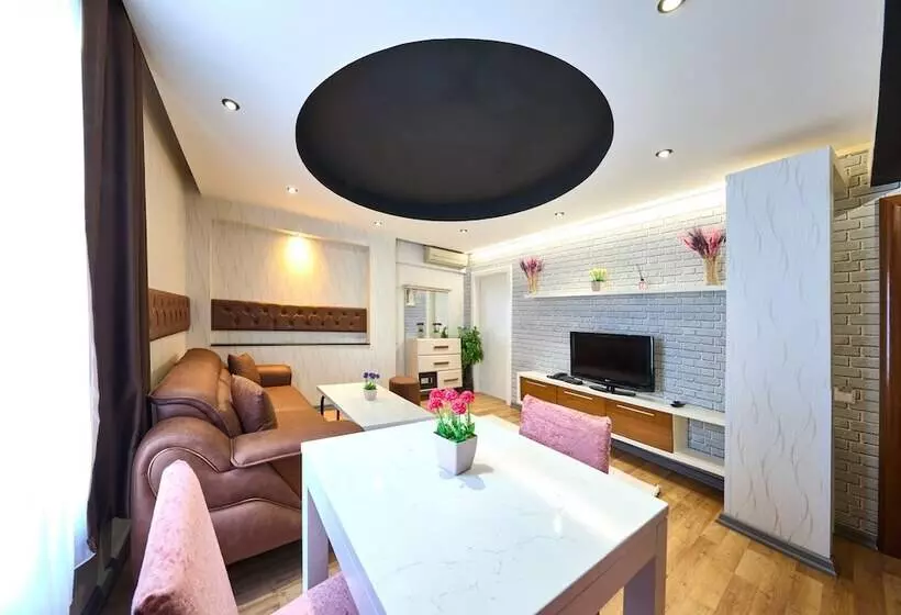 هتل By Aydın Suites