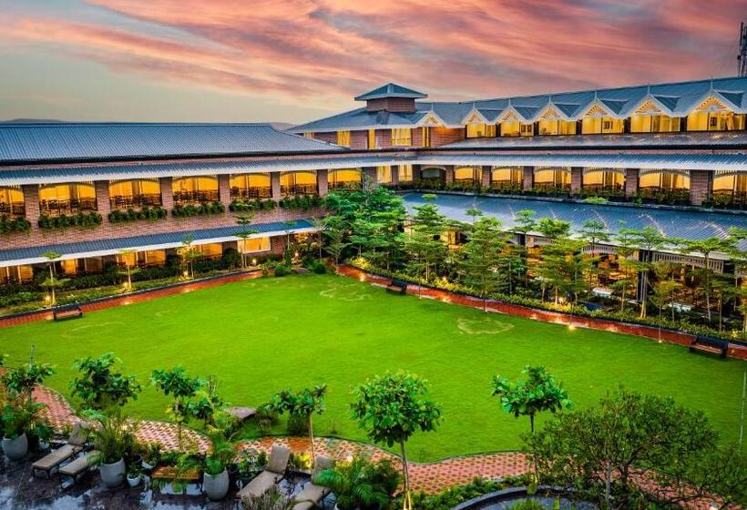 Hotel Mayfair Oasis Resort & Convention