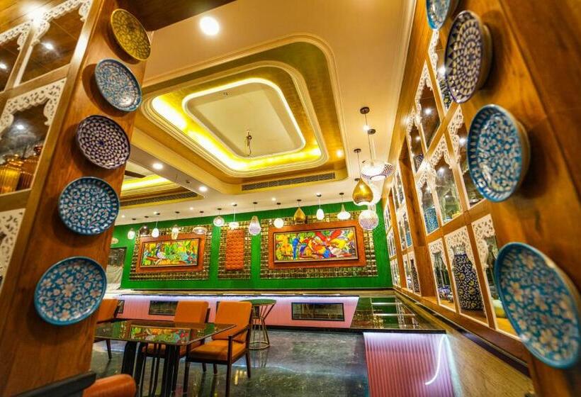 Hotel Mayfair Oasis Resort & Convention