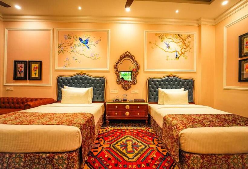 Hotel Mayfair Oasis Resort & Convention