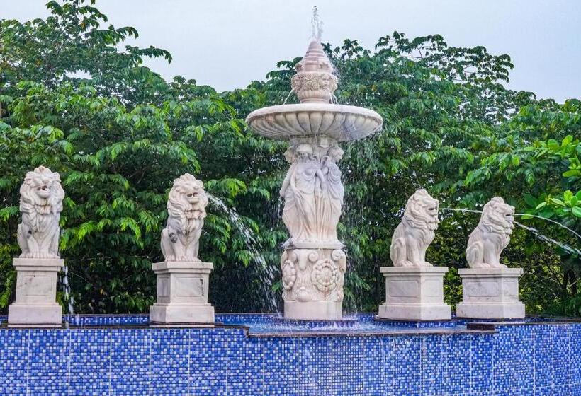 Hotel Mayfair Oasis Resort & Convention