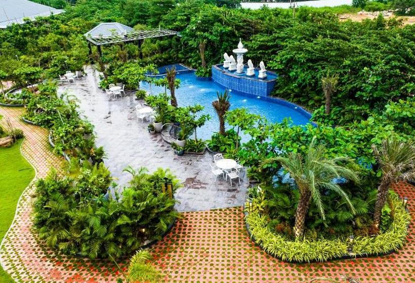 Hotel Mayfair Oasis Resort & Convention