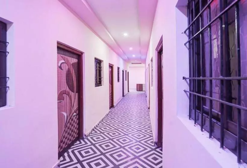 ホテル Oyo 82441 Grand Palace