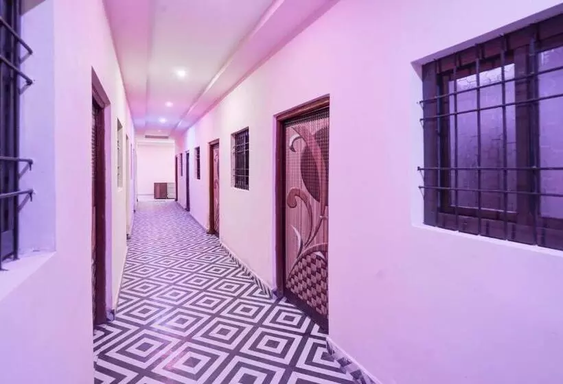 ホテル Oyo 82441 Grand Palace