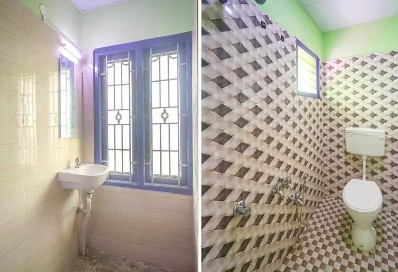 Hotelli Spot On 81086 Sakthi Guest House