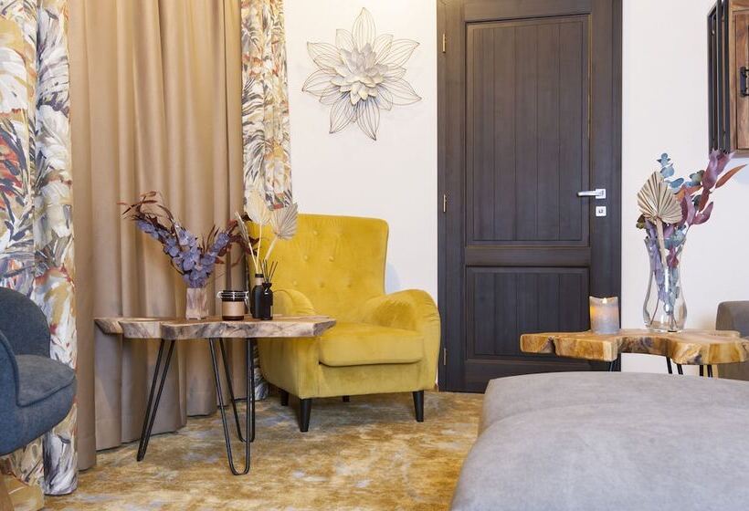 Отель Timian Chalet