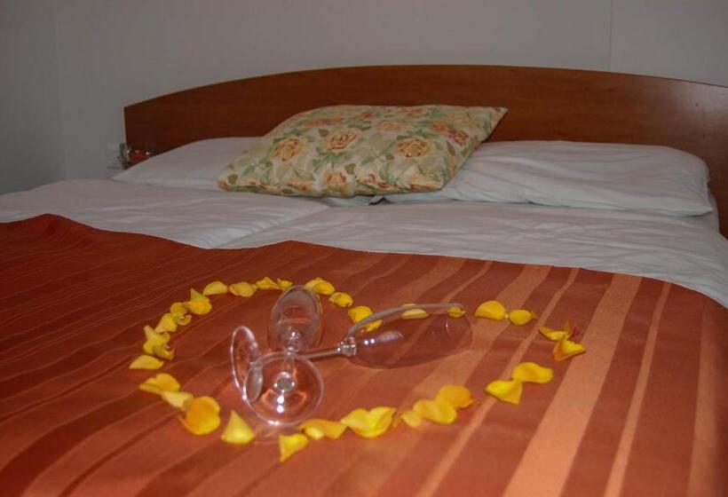 تختخواب و صبحانه Penzion Pri Slovenc