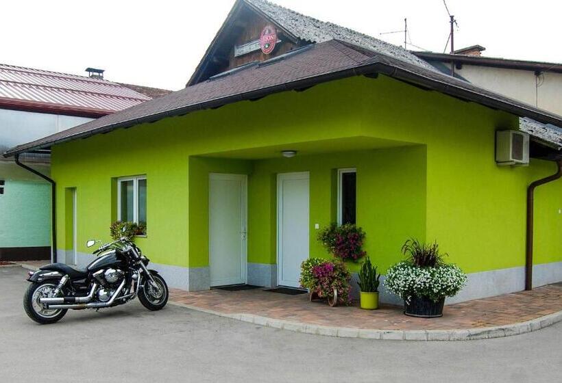 تختخواب و صبحانه Penzion Pri Slovenc