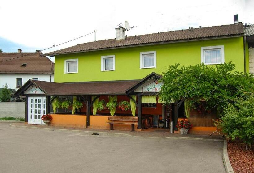 تختخواب و صبحانه Penzion Pri Slovenc