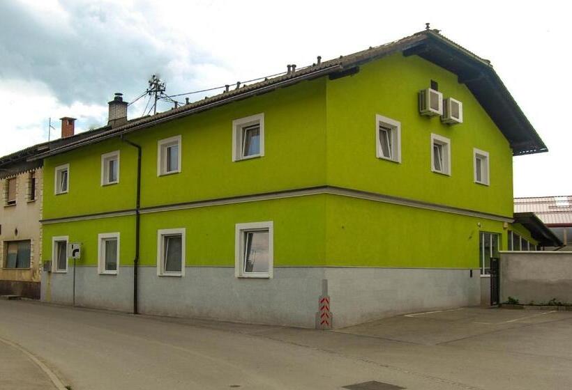 تختخواب و صبحانه Penzion Pri Slovenc