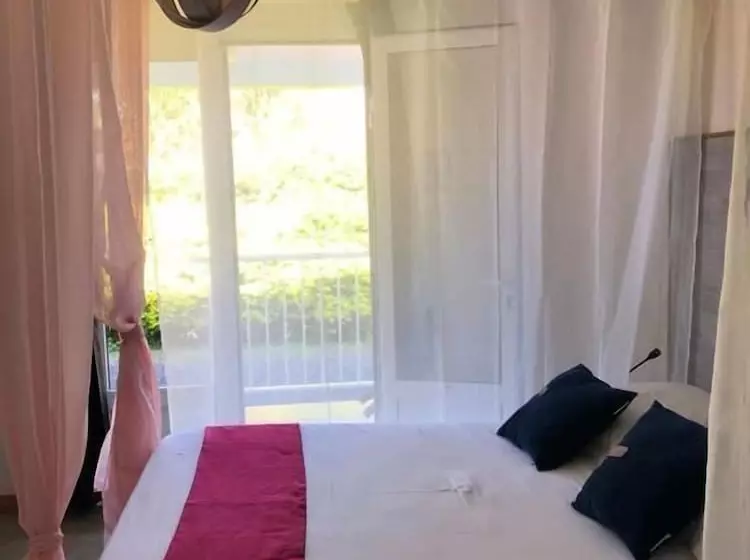 هتل Hôtel Le Soleil Couchant