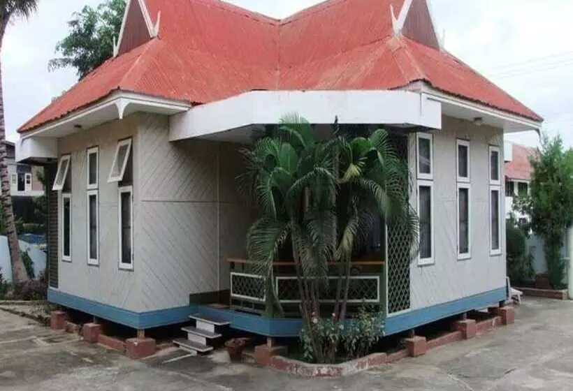 Nanda Wunn Hotel   Hostel