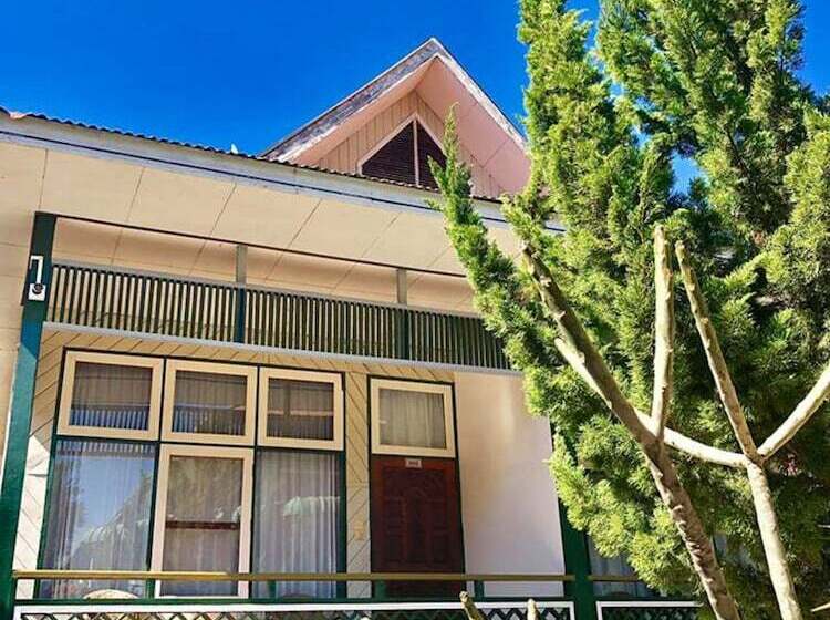 Nanda Wunn Hotel Hostel