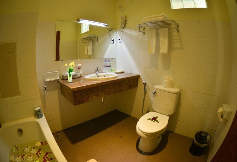 هتل Ocean Blue Ngwe Saung Beach