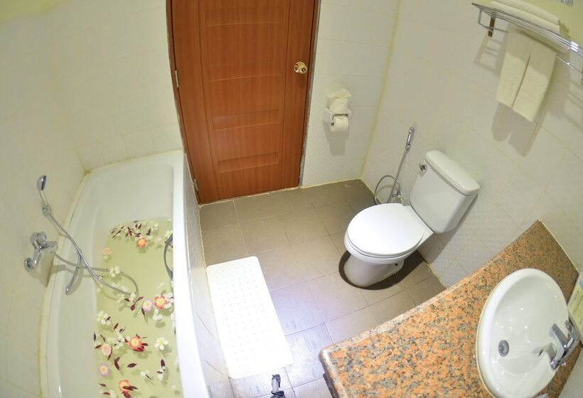 هتل Ocean Blue Ngwe Saung Beach