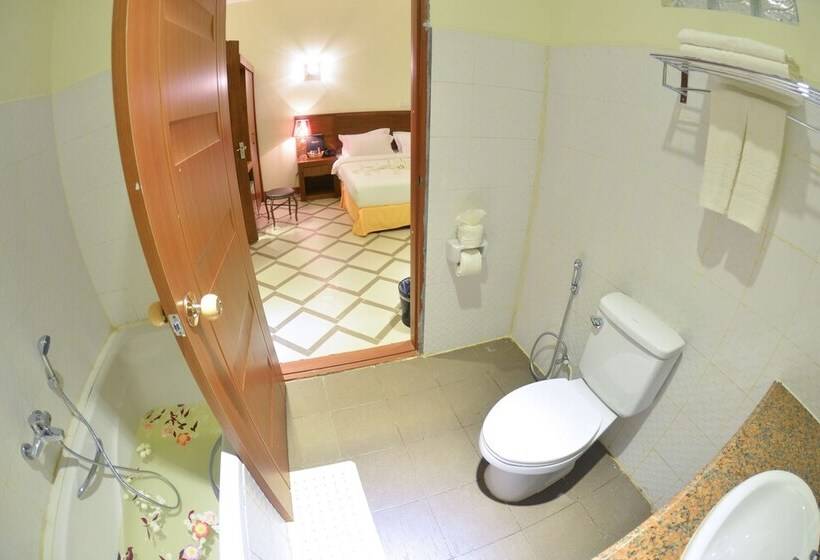 هتل Ocean Blue Ngwe Saung Beach