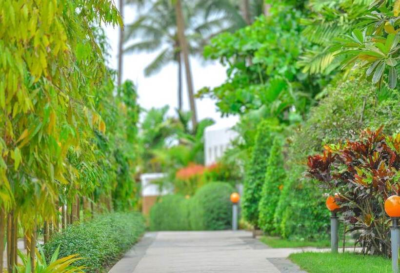 هتل Ocean Blue Ngwe Saung Beach