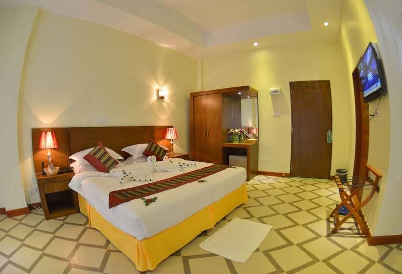 هتل Ocean Blue Ngwe Saung Beach