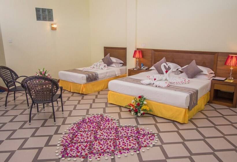 هتل Ocean Blue Ngwe Saung Beach