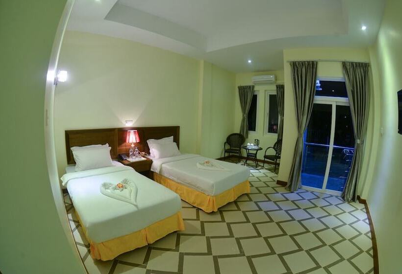 هتل Ocean Blue Ngwe Saung Beach