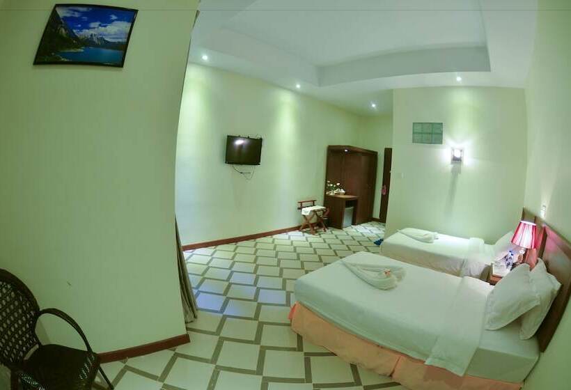 هتل Ocean Blue Ngwe Saung Beach